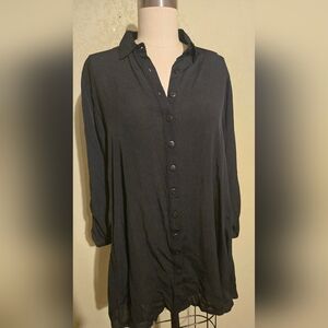 Snapdragon & Twig Black Button Up Top